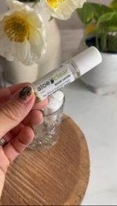 Aloe Clear hoitotuote tulehtuneisiin karvatuppiin ja sisäänpäin kasvaneisiin karvoihin.